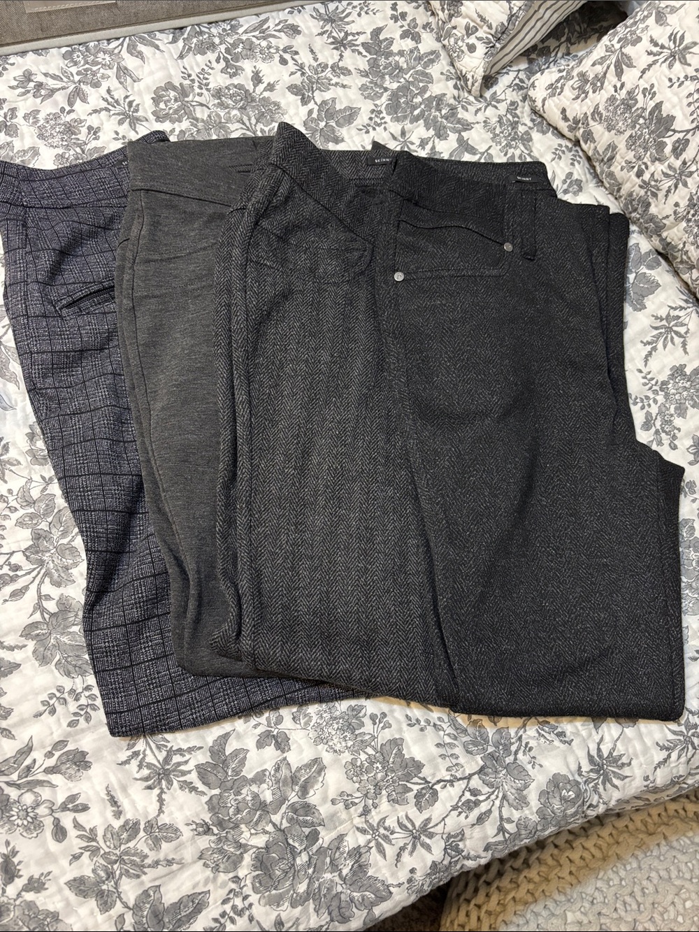 Simply Vera Vera Wang Women's Skinny Pants.  4 pair.